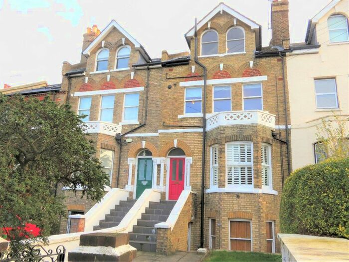 1 Bedroom Flat To Rent In Queens Road, Twickenham, TW1