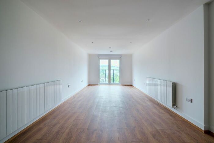 1 Bedroom Flat To Rent In Well Farm Road, Whyteleafe, CR3