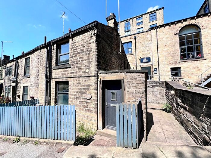2 Bedroom Cottage For Sale In Penistone Road, New Mill, HD9
