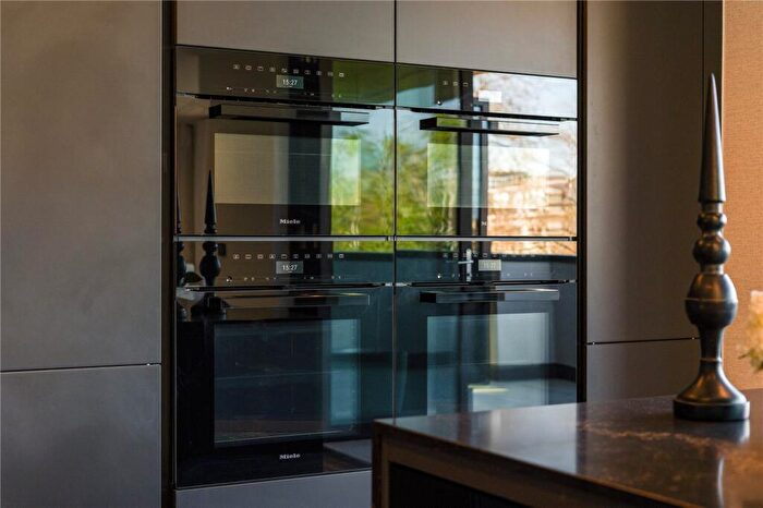 3 Bedroom Apartment For Sale In The Exchange, Parabola Road, Cheltenham, Gloucestershire, GL50
