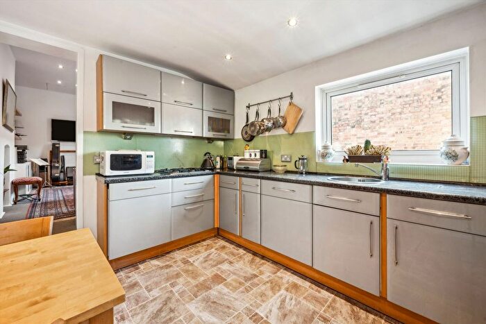 2 Bedroom Flat For Sale In Darwin Road, Ealing, W5
