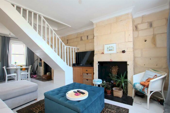 2 Bedroom Terraced House To Rent In Hampton View, Bath, BA1