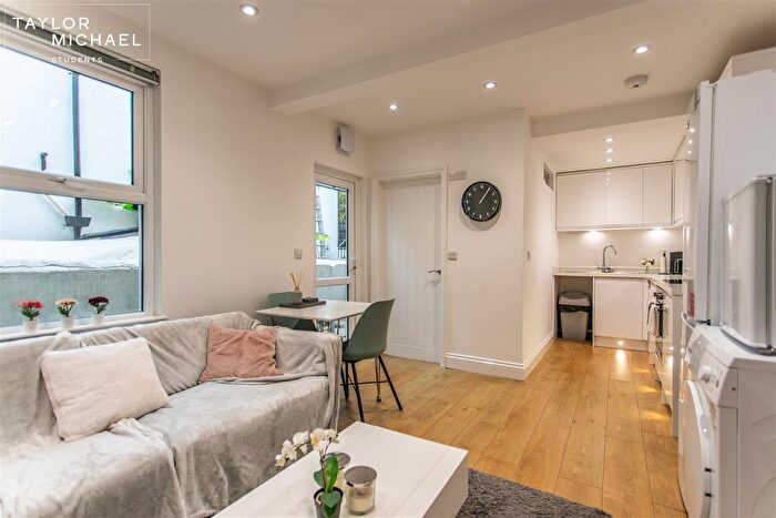 2 Bedroom Flat To Rent In Bear Road, Brighton, BN2