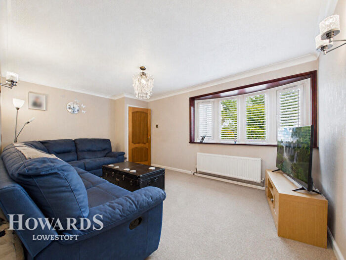 4 Bedroom Link Detached House For Sale In Renoir Place, Lowestoft, NR32