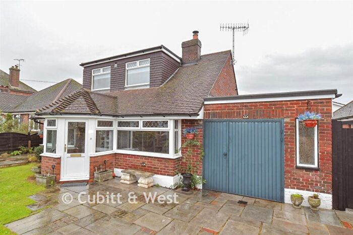 4 Bedroom Chalet For Sale In Elmwood Avenue, Bognor Regis, West Sussex, PO22