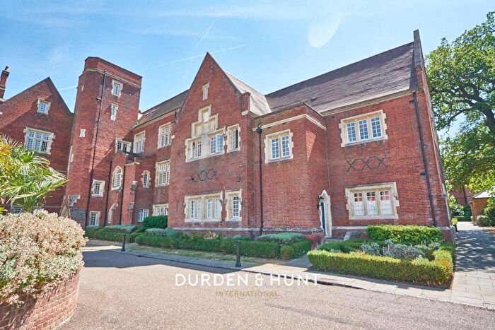 3 Bedroom Apartment For Sale In The Galleries, Warley, CM14