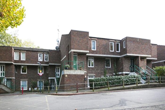 1 Bedroom Flat To Rent In Staveley Close, Islington, N7