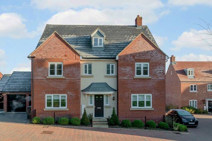 6 Bedroom Detached House To Rent In Avocet Road, Hemel Hempstead, Hertfordshire, HP3