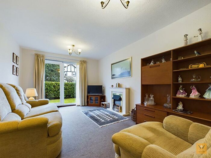 2 Bedroom Flat For Sale In Dorchester Road, Hazel Grove, Stockport, SK7