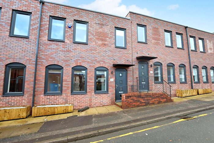 2 Bedroom Town House To Rent In Melbourne Street, Leeds, West Yorkshire, LS2