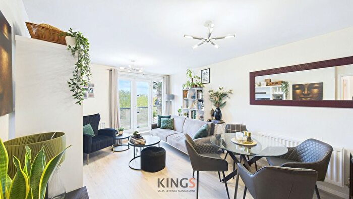 2 Bedroom Flat To Rent In Parkhouse Court, Hatfield, AL10