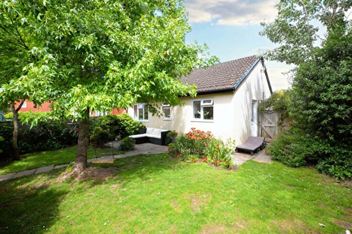 2 Bedroom Bungalow To Rent In Field Close, St Albans, AL4