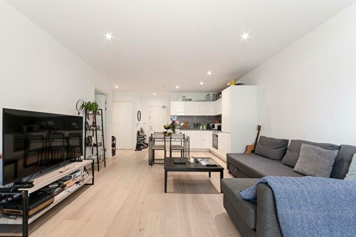 1 Bedroom Apartment For Sale In Fairwater House, Royal Wharf, London, E16