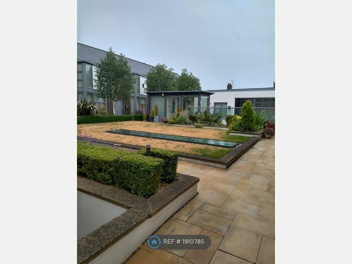 2 Bedroom Flat To Rent In Spire View, Pickering, YO18