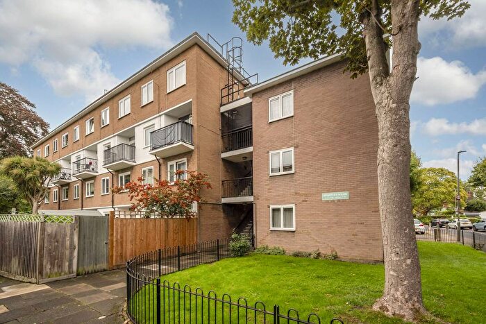 1 Bedroom Flat For Sale In Windlesham Grove, Southfields, London, SW19