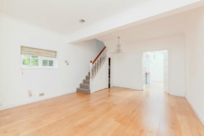 2 Bedroom Detached House To Rent In Wades Lane, Teddington, TW11