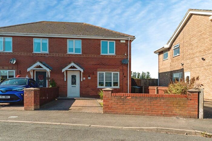 3 Bedroom Semi Detached House To Rent In Salamander Close, Grimsby, Lincolnshire, DN31
