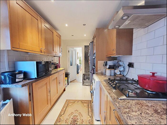 3 Bedroom End Of Terrace House For Sale In Connaught Gardens, Palmers Green, N13