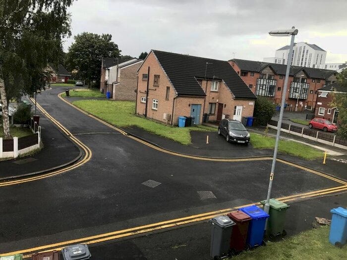 2 Bedroom Flat To Rent In Addison Close, Manchester, M13