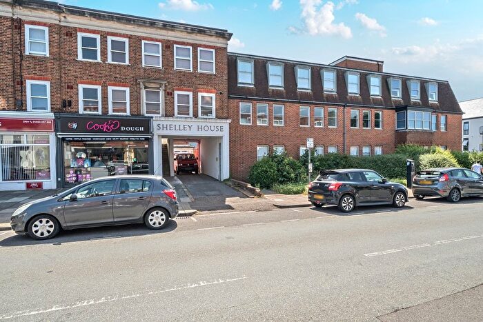 3 Bedroom Flat To Rent In Bishopric, Horsham, RH12