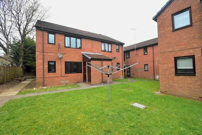 1 Bedroom Maisonette To Rent In Astra Court, Colin Road, Luton, Bedfordshire, LU2