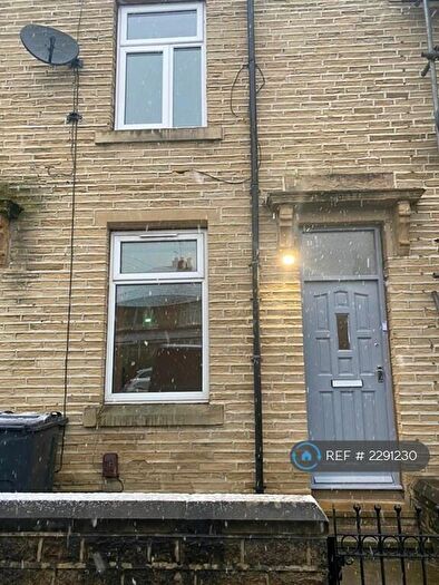 3 Bedroom Terraced House To Rent In Round Street, Bradford, BD5