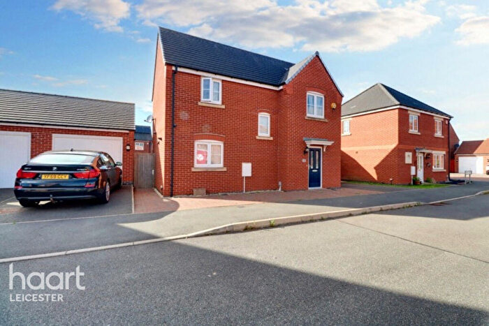3 Bedroom Detached House For Sale In Lapwing Drive, Leicester, LE4
