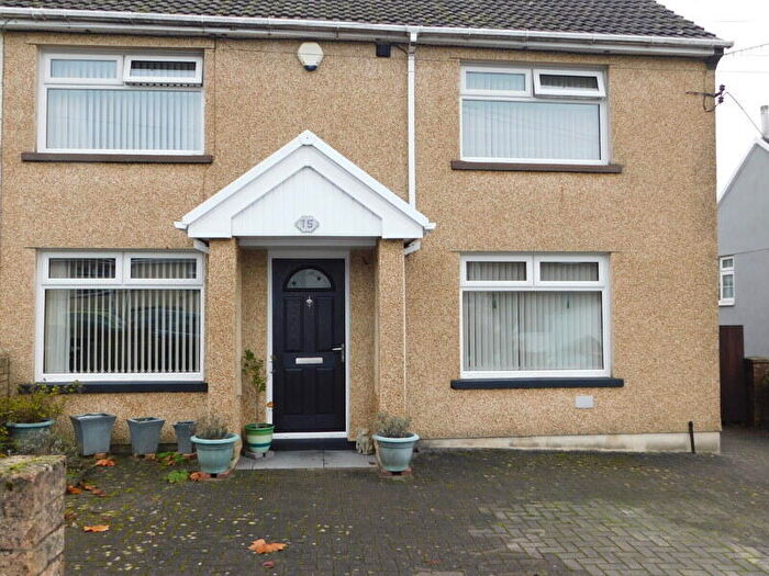 3 Bedroom Semi-Detached House For Sale In Elidyr Road, Treowen, Newbridge, NP11