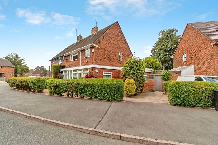 3 Bedroom Semi-detached House For Sale In Ely Road, Walsall, West Midlands, WS2