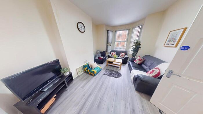 4 Bedroom Semi-Detached House To Rent In Beech Avenue, Nottingham, NG7