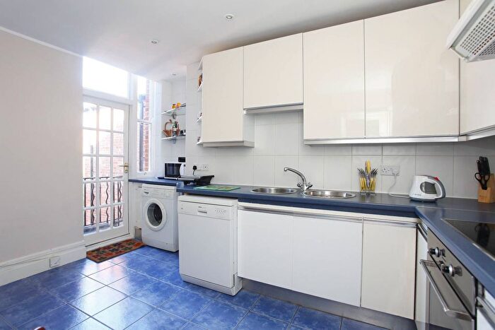 2 Bedroom Flat For Sale In Elgin Avenue, Maida Vale, London, W9