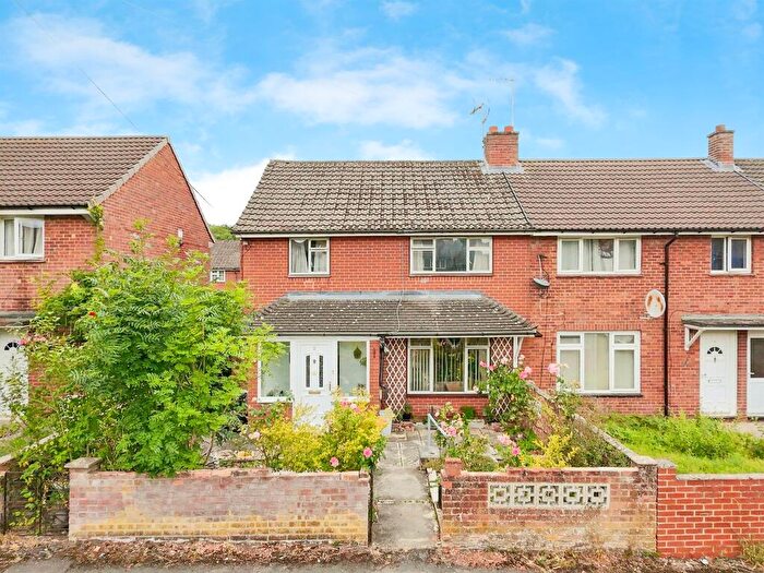 3 Bedroom End Of Terrace House For Sale In Imber Walk, Swindon, SN2