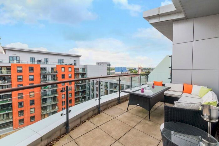 2 Bedroom Apartment To Rent In Penthouse, Magellan House, Leeds City Centre, LS10