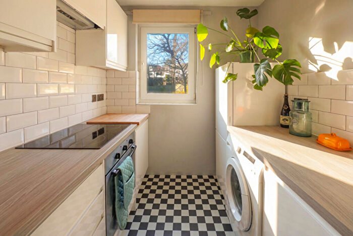 1 Bedroom Apartment For Sale In Porchester Mead, Beckenham, BR3