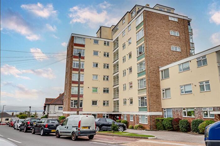 1 Bedroom Apartment For Sale In Grand Drive, Leigh-On-Sea, SS9