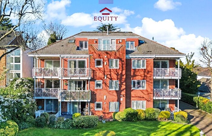 3 Bedroom Flat For Sale In Culloden Road, Enfield, EN2
