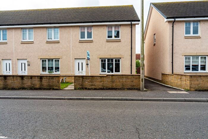 3 Bedroom End Of Terrace House For Sale In Rumblingwell, Dunfermline, KY12