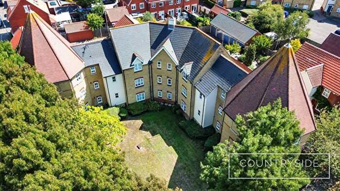 2 Bedroom Flat For Sale In Bridge Street, Noak Bridge, Basildon, SS15