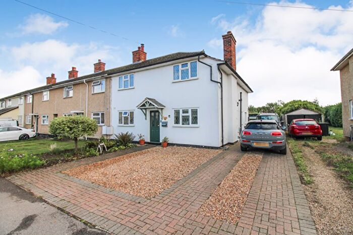 4 Bedroom Semi-Detached House For Sale In Bancroft Avenue, Broom, SG18