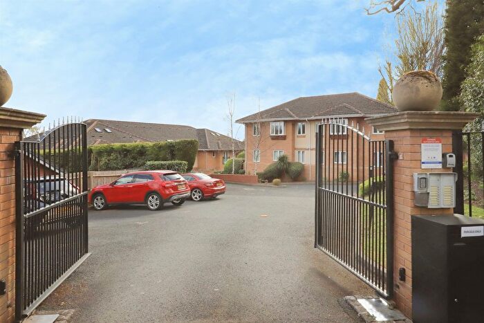 2 Bedroom Flat For Sale In Oldnall Road, Kidderminster, DY10