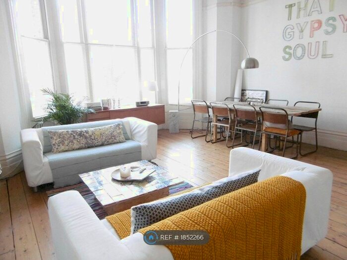 2 Bedroom Flat To Rent In Carlton Drive, London, SW15