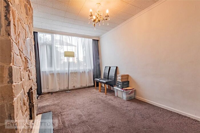 3 Bedroom Semi-Detached House For Sale In Warrenside, Deighton, Huddersfield, West Yorkshire, HD2