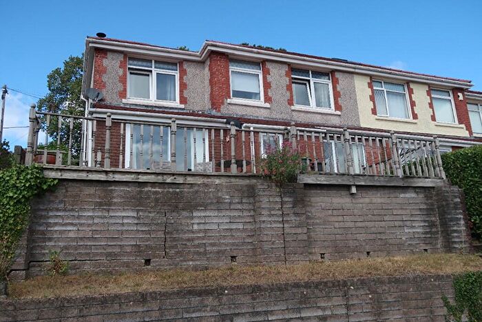 3 Bedroom Semi-Detached House For Sale In Park Place, Newbridge, NP11