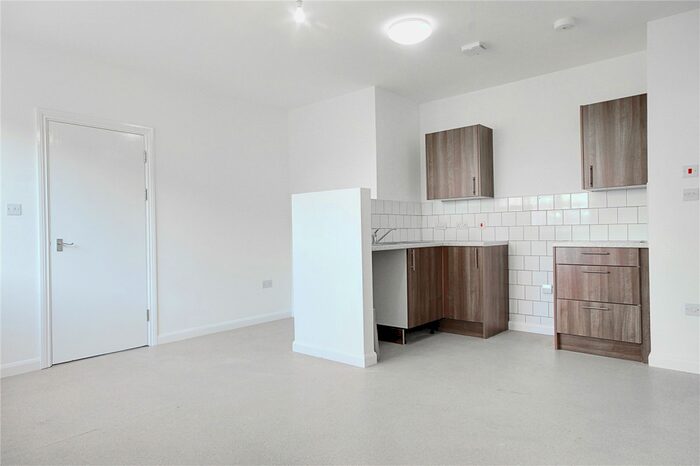 1 Bedroom Flat To Rent In Crown Road, Enfield, EN1