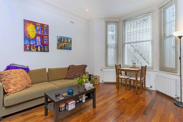 2 Bedroom Flat To Rent In Castletown Road, London, W14