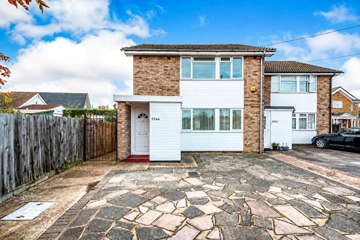 2 Bedroom Apartment For Sale In Parsonage Road, Rainham, RM13