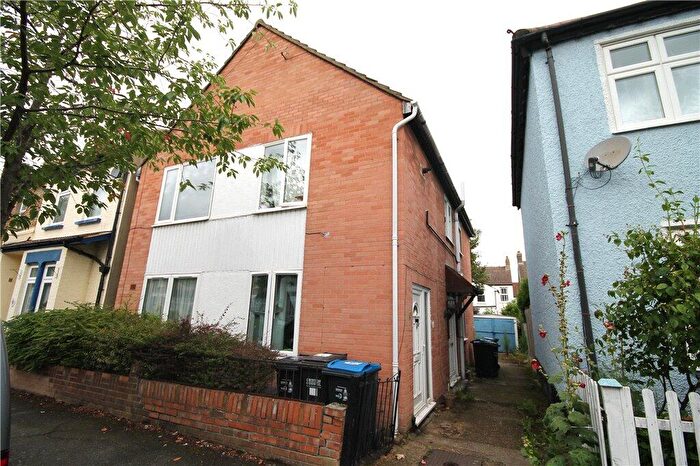 2 Bedroom Detached House For Sale In Laurier Road, Croydon, CR0