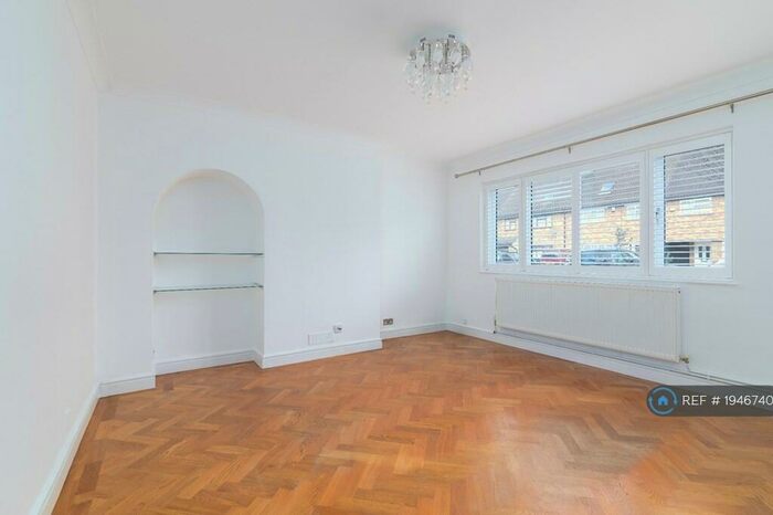 3 Bedroom Semi-Detached House To Rent In Holmwood Road, Enfield, EN3