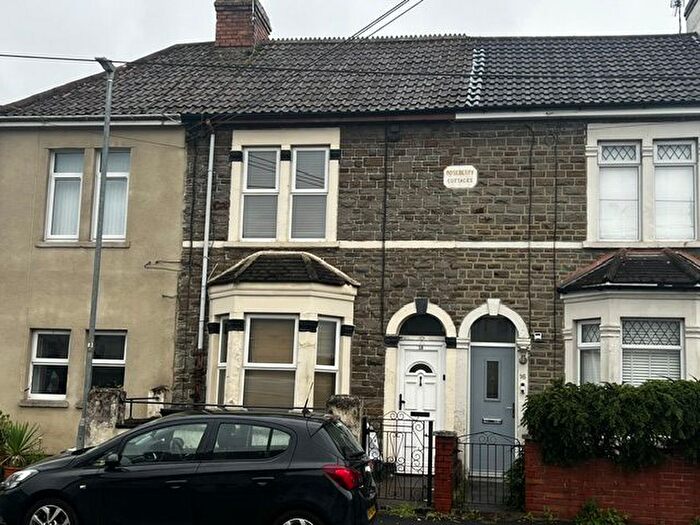 2 Bedroom Cottage To Rent In Middle Road, Kingswood, BS15