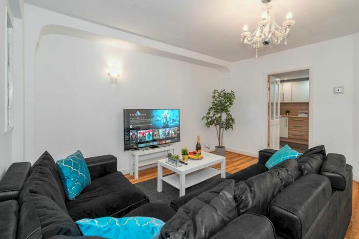 6 Bedroom Flat To Rent In Olton Boulevard West, Birmingham, B11